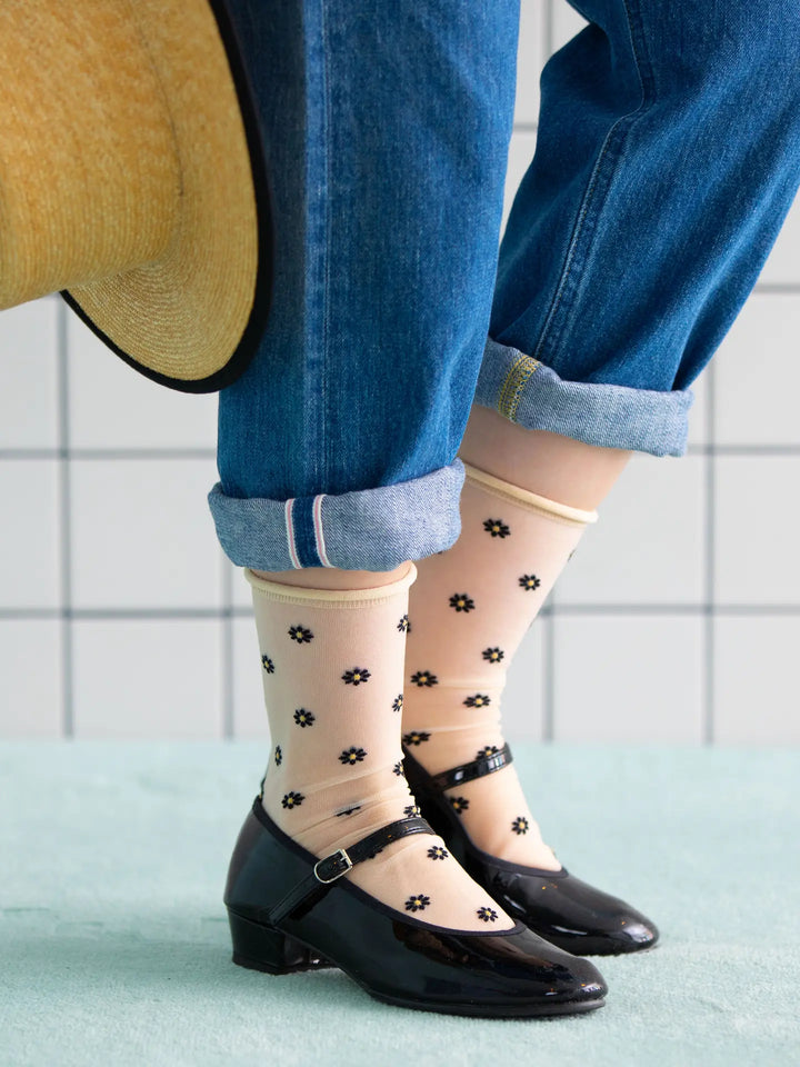 Tabio 011141018 Sheer Daisy Pattern Socks / 04 Kinari