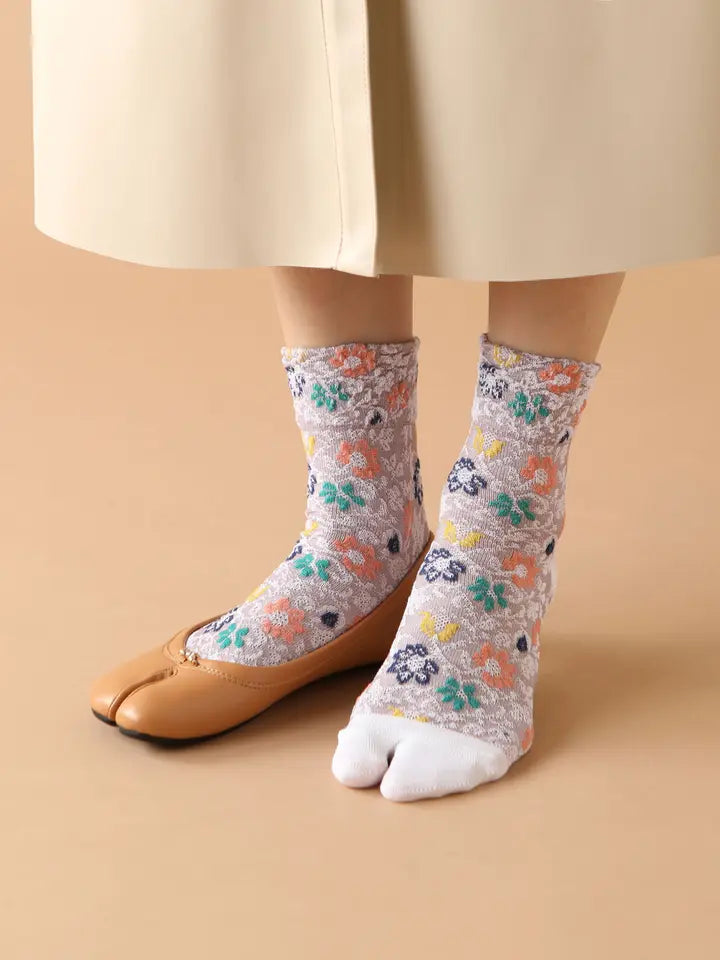 Tabio 021132092 Floral float pattern tabi socks Lavender Gray