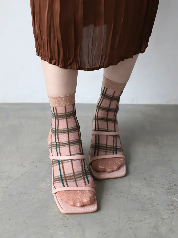 Tabio 021132433 Sheer glitter lamé check short socks / Multiple Colors