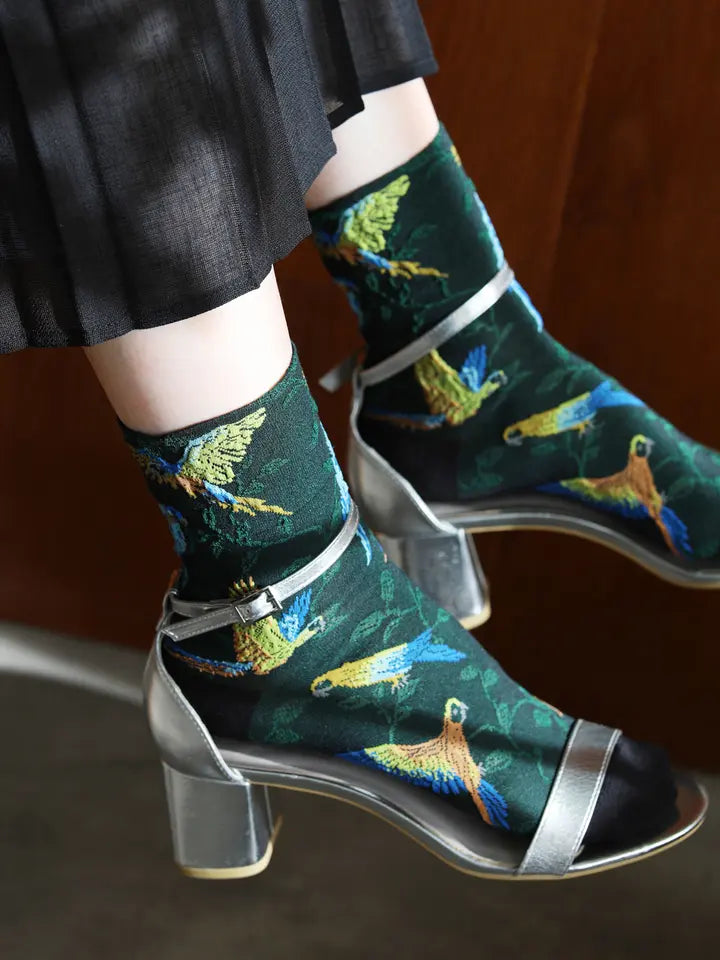 Tabio 021132475 Float parrot pattern short socks / Various Colors