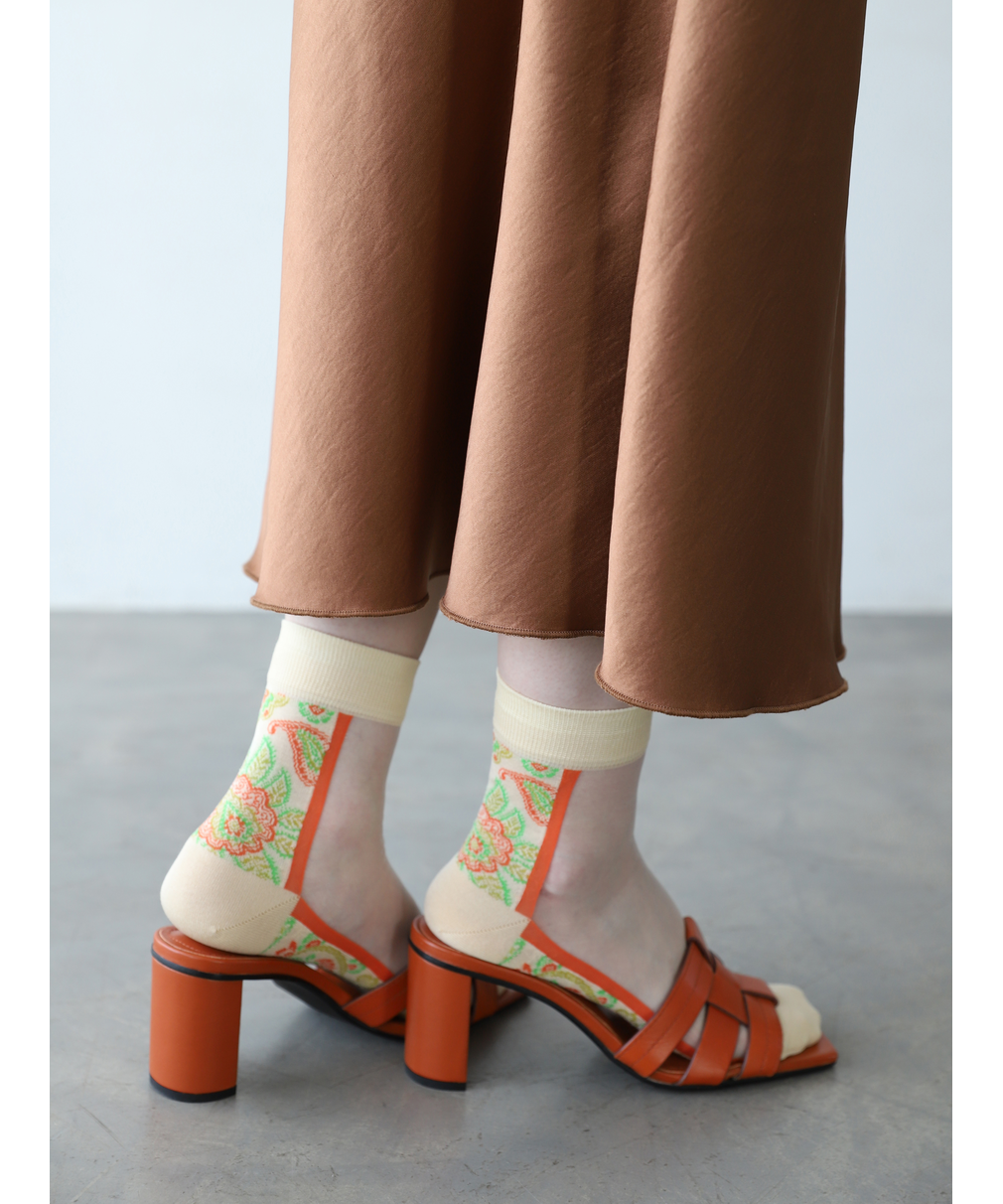 Tabio 021132372 Paisley Sheer Panel Socks / various colors