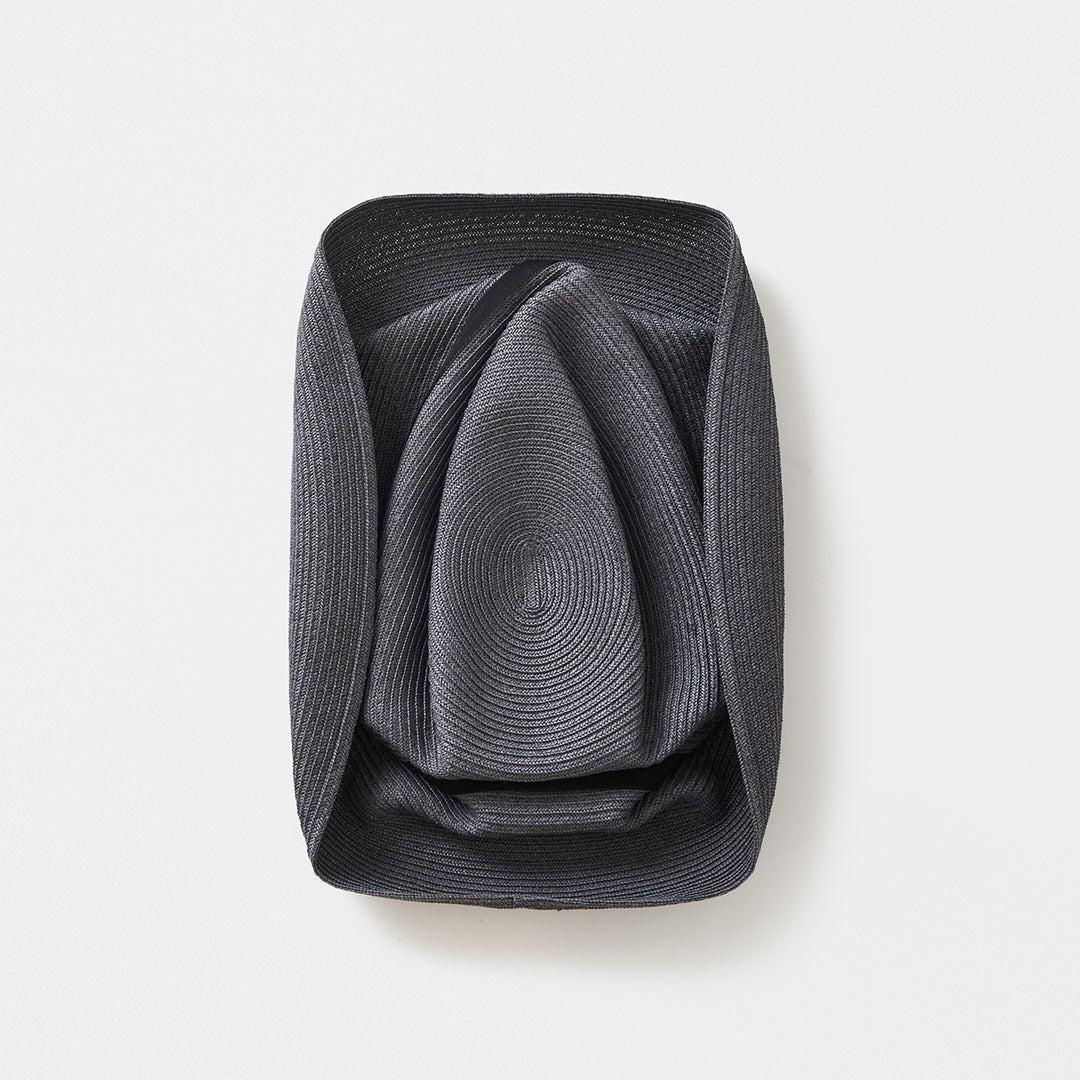 BOXED HAT 11cm brim grosgrain ribbon / charcoal base