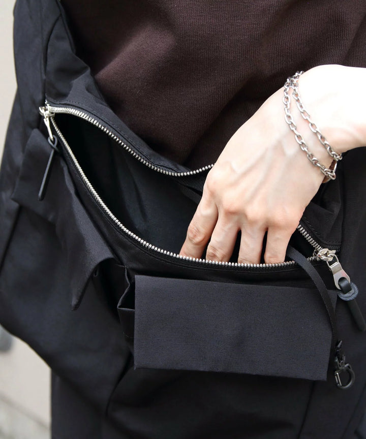 ALONG SHOULDER BLACK