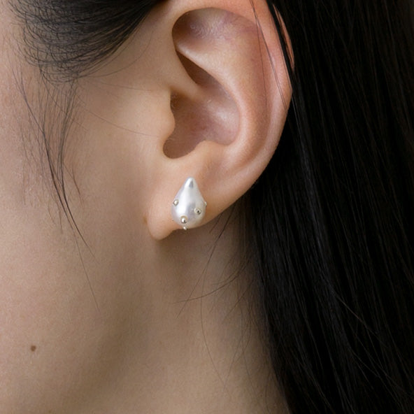 Aperdiem Pale Drop Pearl Earrings