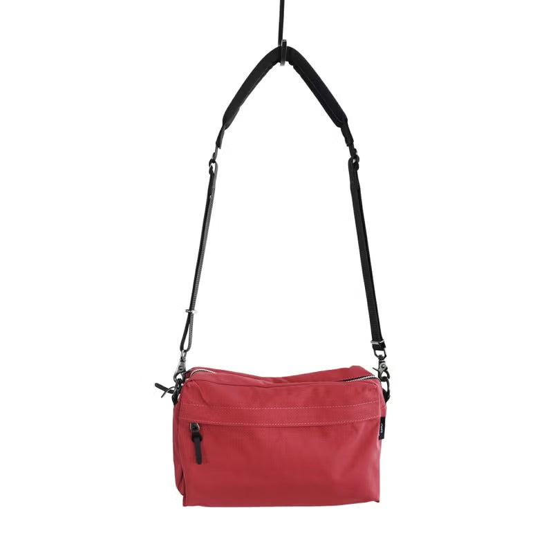 WEEKEND SHOULDER BAG