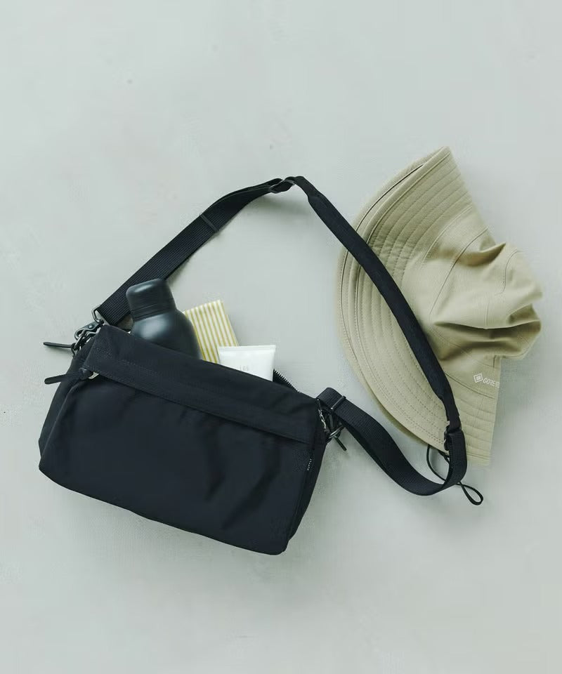 WEEKEND SHOULDER BAG