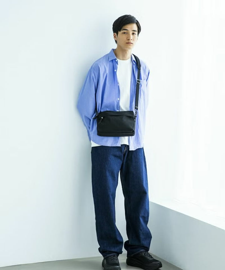 WEEKEND SHOULDER BAG