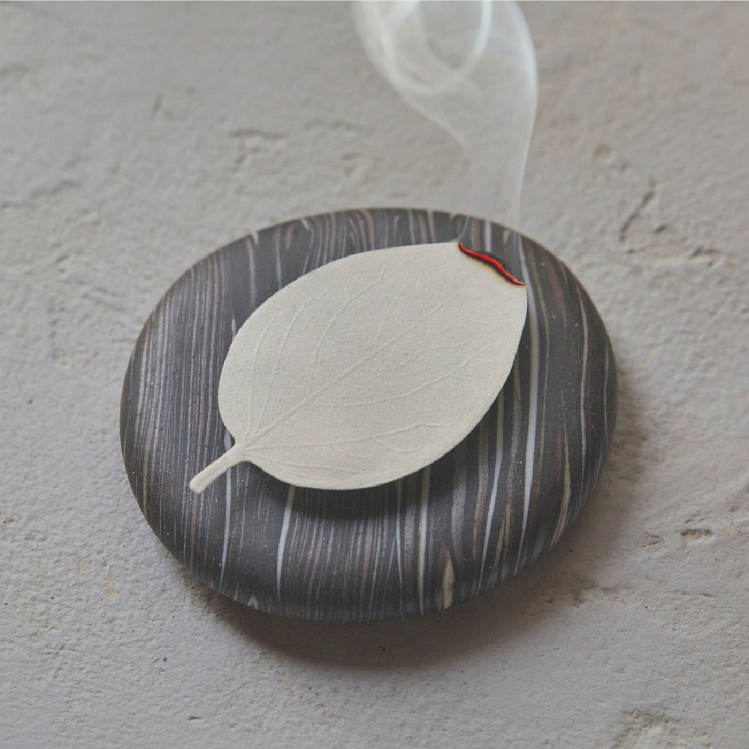 עלה קטורת מס. 8 פריחה לבנה